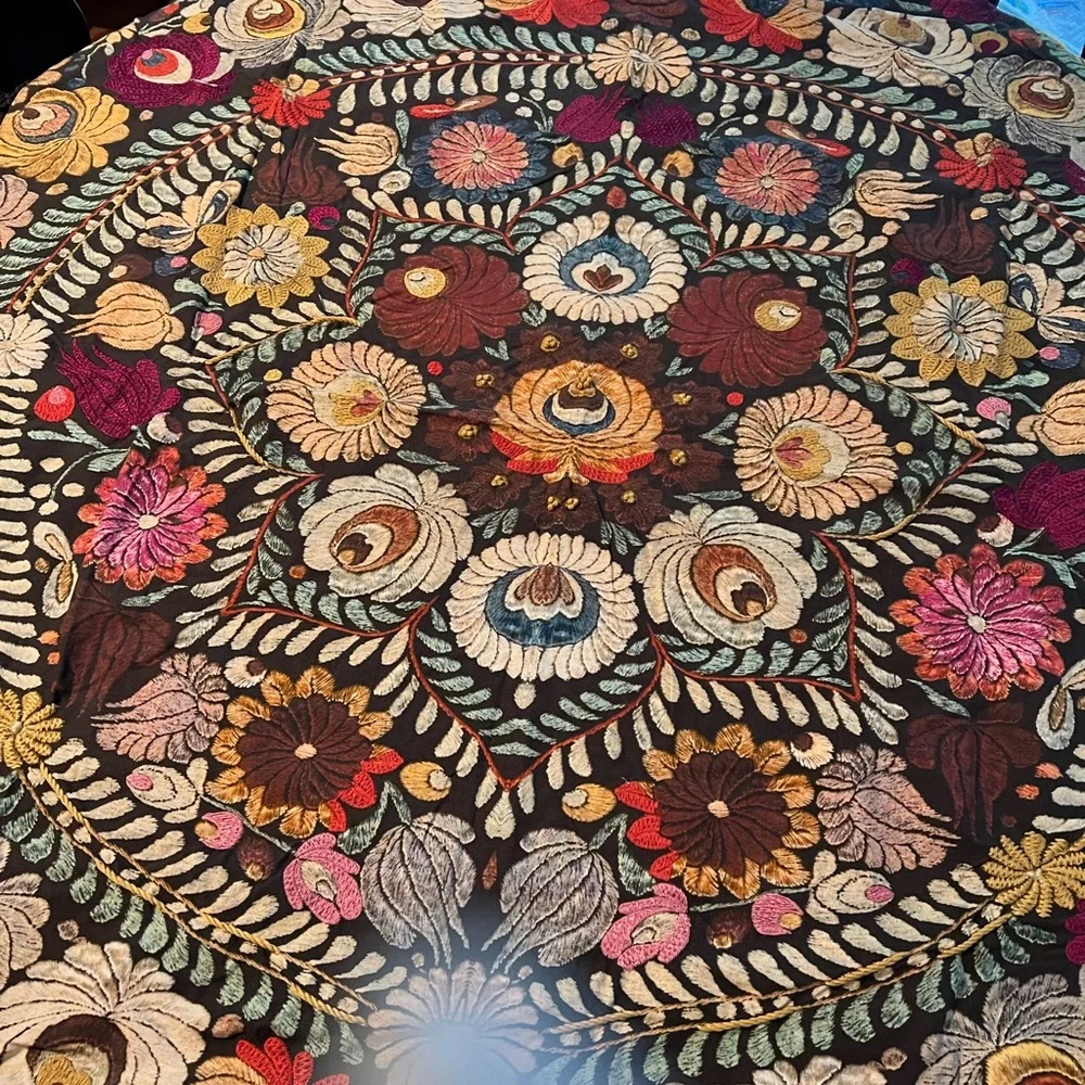 *RARE*Pottery Barn•Embroidered Fringed Tablecloth